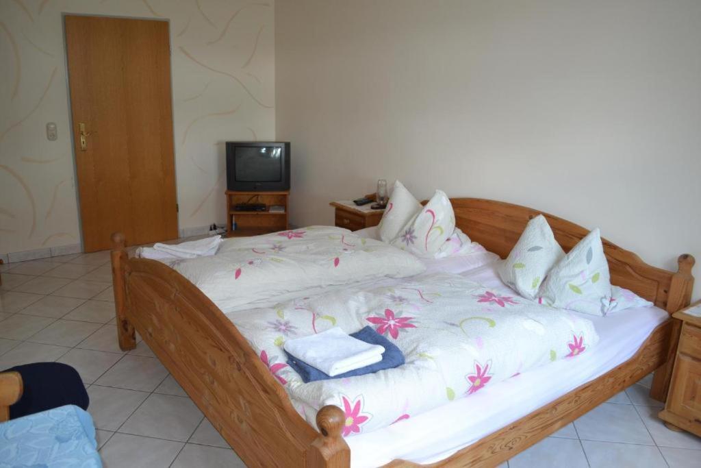 Birkengaststaette Hotel Wittmund Bagian luar foto